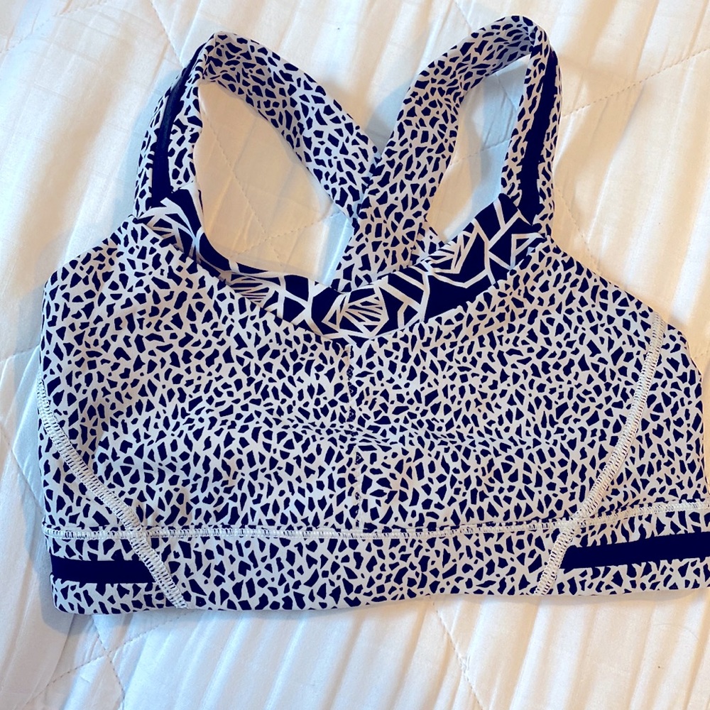 Lululemon sports bra